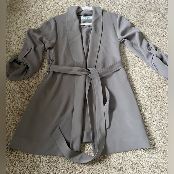 Aritzia Babaton open front, belted blazer. - Picture 4 of 4